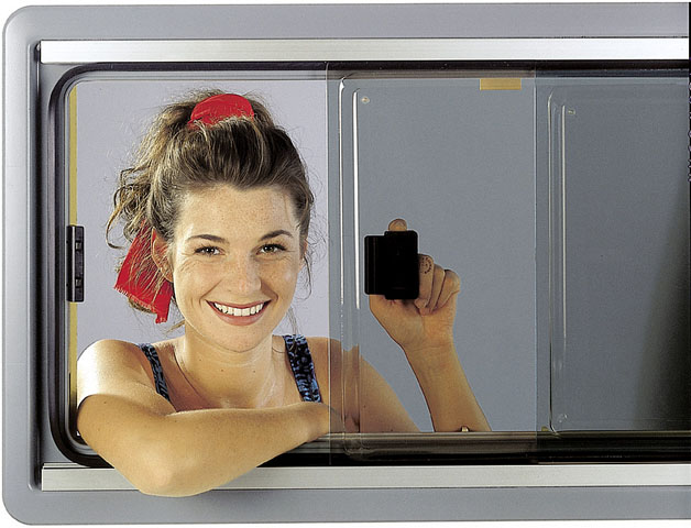 Skjutfönster S4, 750 x 600, höger/vänster, creme/vit