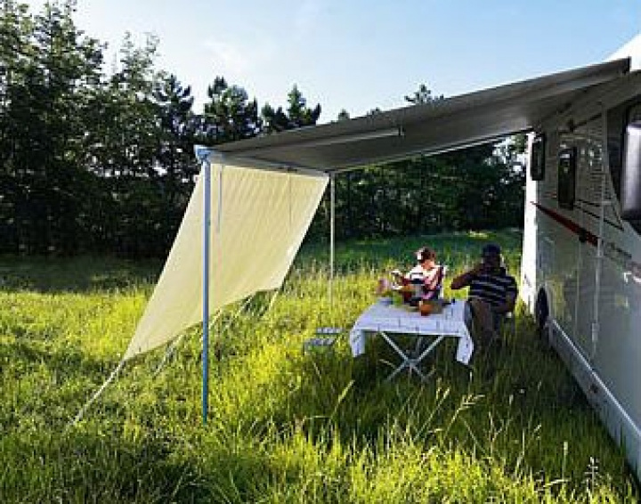 Solskydd Thule Rain/Sun-Blocker i gruppen Markiser & Förtält / Markiser / Sidoväggar, fronter & tillbehör / Sidoväggar & Sunblockers / Thule solskydd/sidoväggar hos Camping 4U (9904000r)