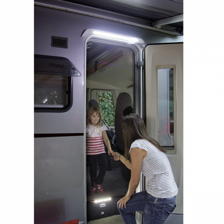 Dörrlampa LED B690xH35mm Fiamma i gruppen Elektronik / Belysning / Brytare / Uttag / Belysning hos Camping 4U (9905373)