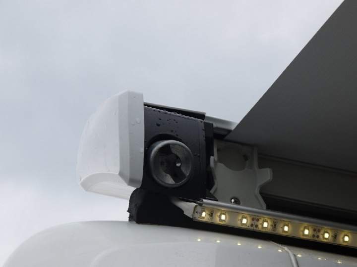 Monteringsprofil Thule LED 6200/6300/9200 i gruppen Markiser & Förtält / Markiser / Sidoväggar, fronter & tillbehör / Thule Omnistor tillbehör hos Camping 4U (9908809)