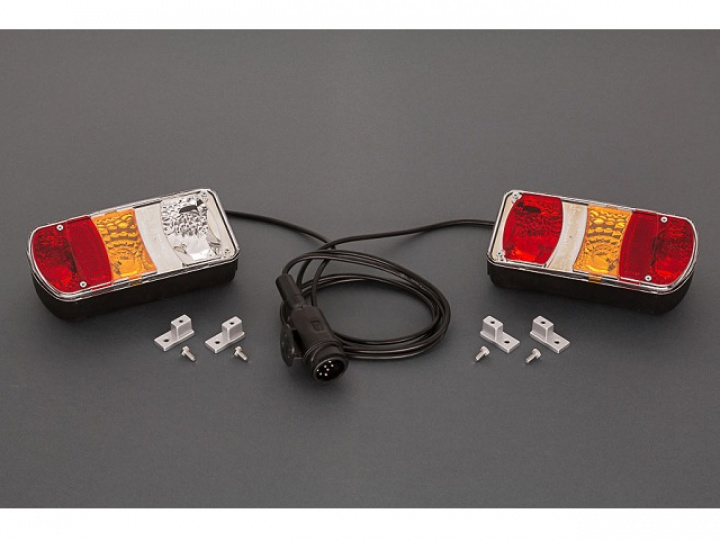 Bakljus. Ljuslist med 13/8 pol. Anslutning till CB Mercedes Viano