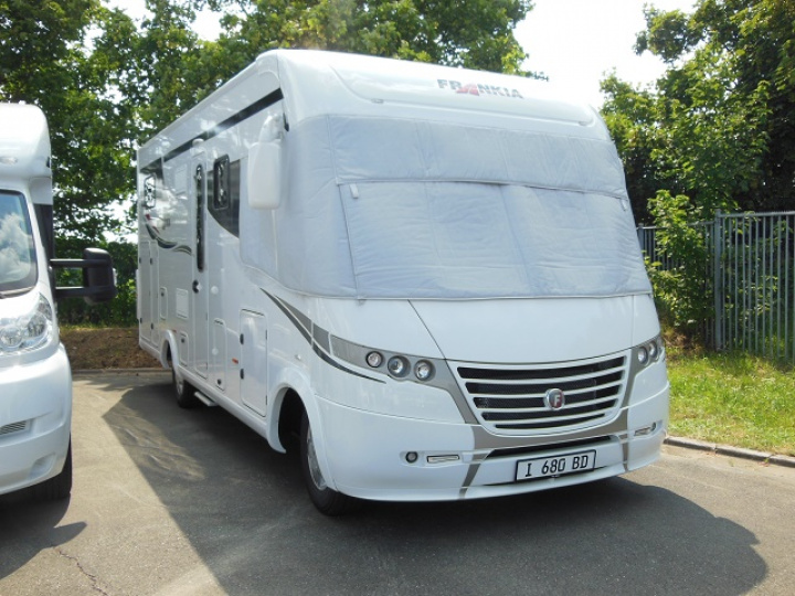 Hindermann Thermomatta LUX DUO Frankia Mercedes Benz (6400-8400) 2014- i gruppen Vinter & Isolering / Termomattor utvändig / Helintegrerade Husbilar / Isolermatta Frankia hos Camping 4U (9929658)