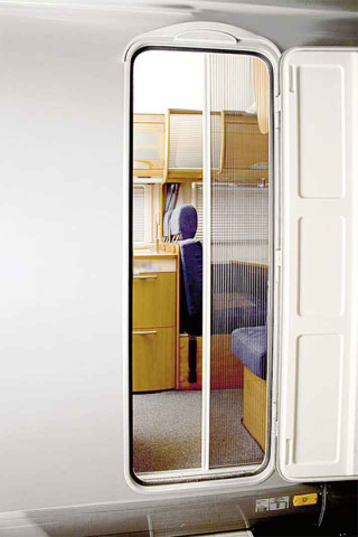 Myggnätsdörr REMICare II 65 x 200 cm, djup 5,8 cm ramfärg vit , gardi i gruppen Chassi / Dörrar / Myggnätsdörr hos Camping 4U (9940980)