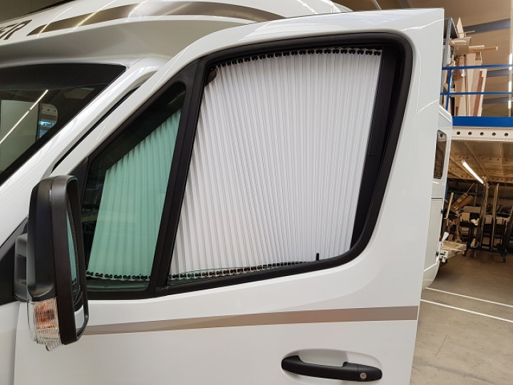 REMIfront IV sidorutor mörkläggning vänster utan handtag, Mercedes Spr i gruppen Chassi / Fönster / Mörkläggningsgardin / Mörkläggning Mercedes hos Camping 4U (9943774)