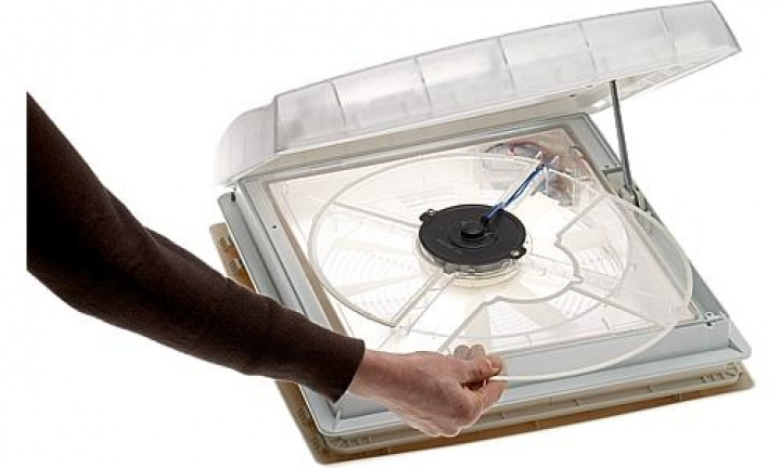 Taklucka 40x40 cm med fläkt Omnivent i gruppen Husbil & Husvagn / AC & Ventilation / Takfläktar hos Camping 4U (9963488r)