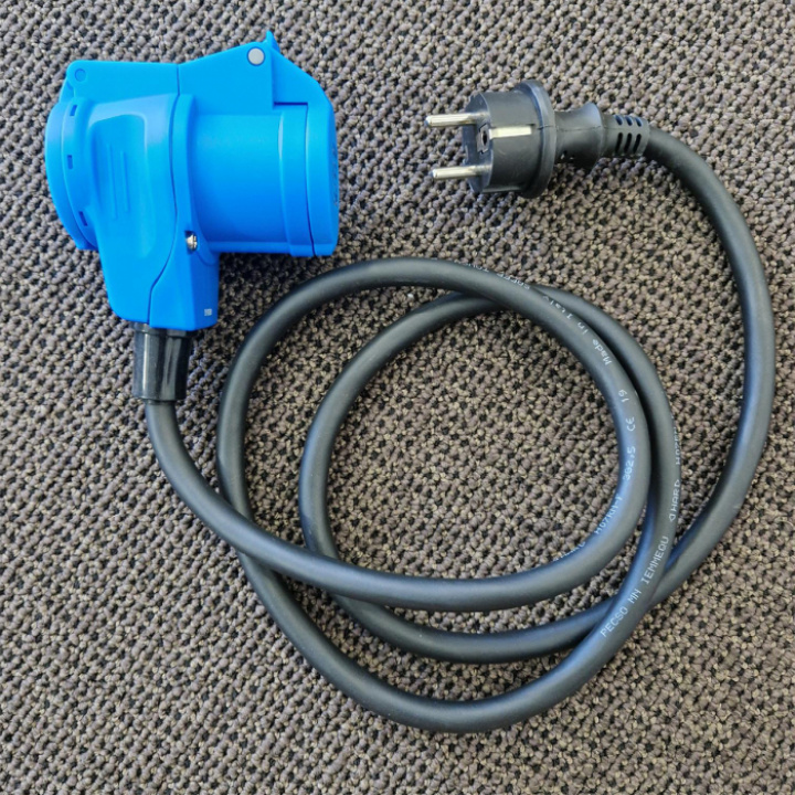 Adapterkabel CEE med extra uttag och kontrollampa 1,5m i gruppen Elektronik / Anslutningskablar 230V hos Camping 4U (9975981)