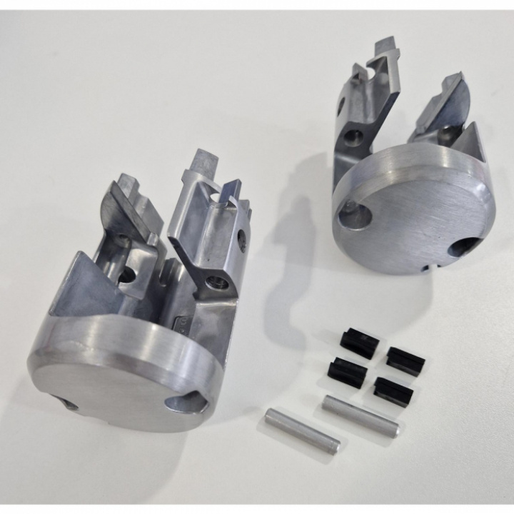 Ändbeslag front Omnistor 1200, höger och vänster i gruppen Markiser & Förtält / Markiser / Reservdelar markiser / Reservdelar Thule / Omnistor / Omnistor 1200 hos Camping 4U (FB-1500602935)