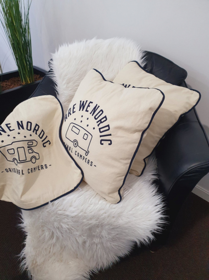Kuddfodral Original Camper Husvagn i gruppen Campingmöbler / Sovrum / Plädar & kuddar hos Camping 4U (HO2008_2)