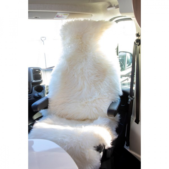 Lammskinnsfäll Gently vit Royal Camping i gruppen Campingmöbler / Sovrum / Plädar & kuddar hos Camping 4U (T13-54E)